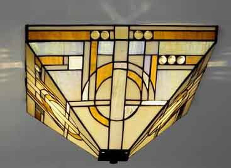 Tiffany lamps are and will be in fashion