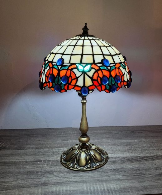 Brighten Smiles! Discover the Magic of Giving a Tiffany Lamp!