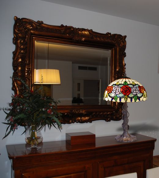 🌸 The Tiffany lamp that conquered our favorite corner