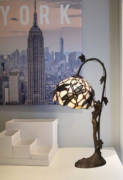 Tendenze illuminazione artistica 2025: perché le lampade Tiffany sono tornate di moda