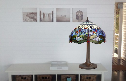 Tiffany dragonfly lamp