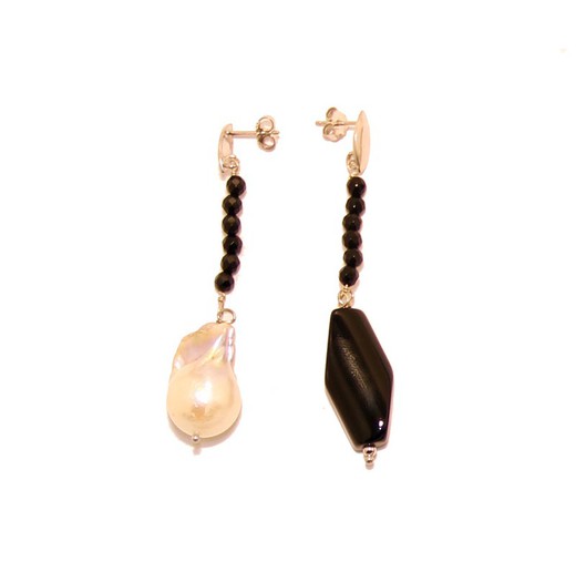 Boucles d'oreilles en onyx et perles baroques opposées. Argent.