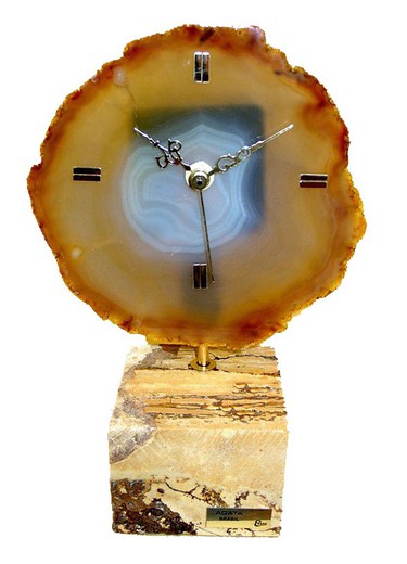 Reloj agata sobre base de marmol