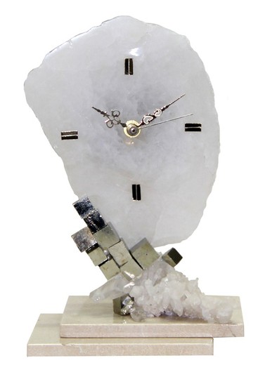 Pendule à quartz blanc sur socle en marbre