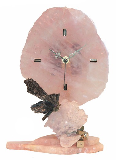 Montre quartz rose sur socle quartz rose