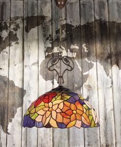 Pingente de teto diâmetro maior 40cm com corrente e ornamento fundido Série Tiffany Güell