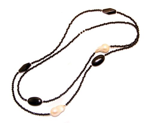 Collar de onix y perlas barrocas. Plata.