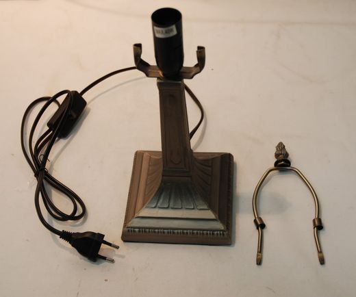 Tabletop installation with square base 1 light for lampshade diameter 20cm