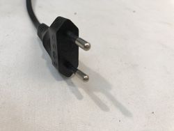 Instalación sobremesa mayor con cristales rojos incrustados 2 luces para pantalla mínimo diámetro 40cm