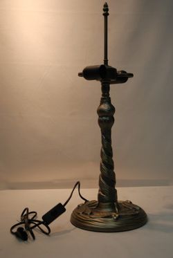 Instalación sobremesa mayor con relieve de libélulas 2 luces E27 para pantalla mínimo diámetro 40cm