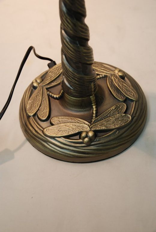 Instalación sobremesa mayor con relieve de libélulas 2 luces E27 para pantalla mínimo diámetro 40cm