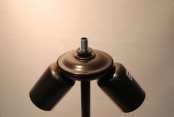 Instalación sobremesa mayor forma árbol 2 luces para pantalla mínimo diámetro 40cm