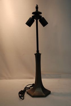 Instalación sobremesa mediano forma pentágono 2 luces E27 para pantalla diámetro 30cm