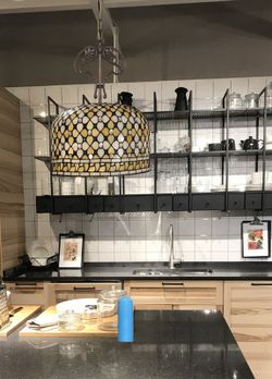 Pendelleuchte mit Tiffany-Ornament Queen-Serie Durchmesser 30 cm Tiffan und Licht