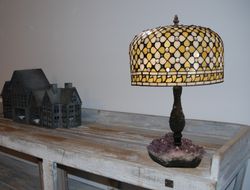 Lámpara de mesa con piedra Amatista Serie Queen diámetro 30cm