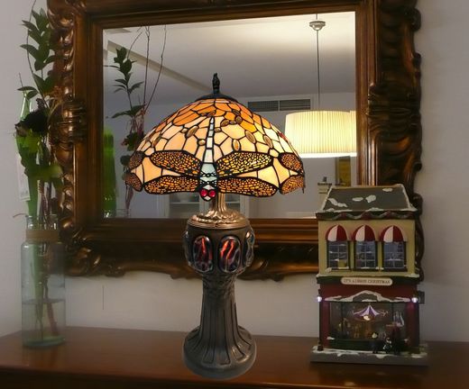 Tiffany Major Table Lamp with Lighted Base Belle Amber Series