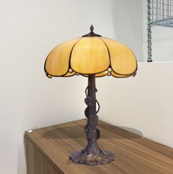 Lampe de table Tiffany avec socle à feuilles Série Virginia diamètre 45cm de "Tiffan et lumière"
