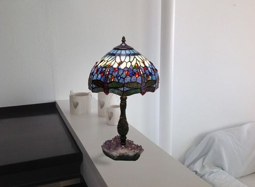 Lámpara De Sobremesa base con cuarzo amatista Tiffany Serie Belle Epoque Diámetro 30cm Tiffan y Luz