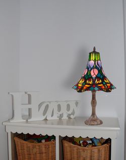 Tischleuchte mit geformtem Sockel Butterfly-Serie d.25cm von „Tiffan and Light“