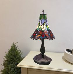 Lámpara de sobremesa con base de piedra amatista Serie Butterfly d.25 de "Tiffan y luz"