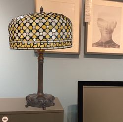 Lampe de table cadre avec forme de médaille sombre Série Tiffany Queen Diamètre 45m Tiffan and Light