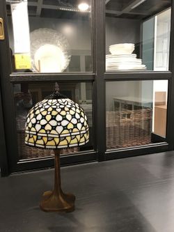 Candeeiro de mesa Queen Series base em forma de ferro Diâmetro 20cm Tiffan e Light