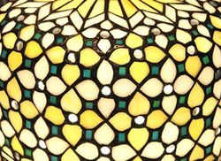 Lámpara De Sobremesa  Tiffany con base árhexagonal Serie Queen Diámetro 30cm Tiffan y Luz certificado original opalinas de cristal de americano alta calidad modernista