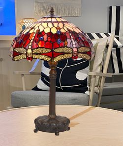 Tiffany Table Lamp Belle Rouge Series with shaped base. Diameter 40cm Tiffan and Light certified original opaline glass from American high quality modernist