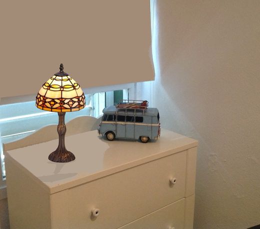 Tiffany Table Lamp Ivory Series Diameter 20cm Tiffan and Light