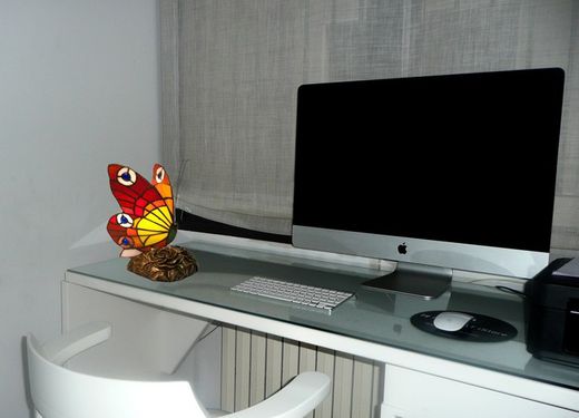 Lampada Tiffany Farfalla Tiffan Rossa e Gialla e Luce Altezza 26cm