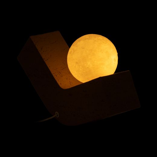 Beige polyresin table lamp 29 x 9.50 x 19.50 cm