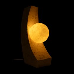 Cream polyresin table lamp 16.50 x 11.50 x 30 cm