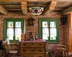 Plafón bajo de techo con pantalla Tiffany, luz indirecta