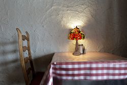 Foma Base Tischlampe mit Tiffany Lampenschirm Durchmesser 20cm