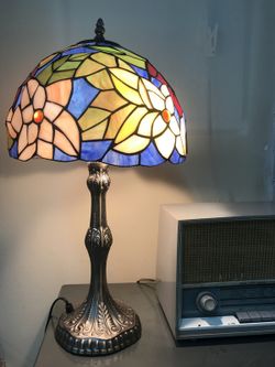 Medium table lamp base with Tiffany shape diameter 30cm Series Güell