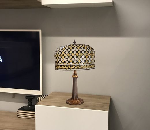 Sobremesa mediano Tiffany diámetro 30cm base árbol Serie Queen de "Tiffan y luz"