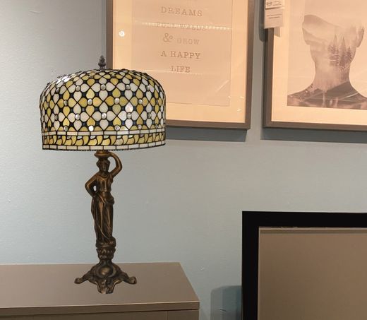 Tiffany medium table lamp diameter 30cm with base slave figure Queen Series of "Tiffan and light"