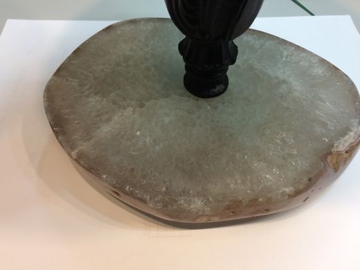 Sobremesa mediano Tiffany diámetro 30cm Serie Queen con base ágata clara de "Tiffan y luz"