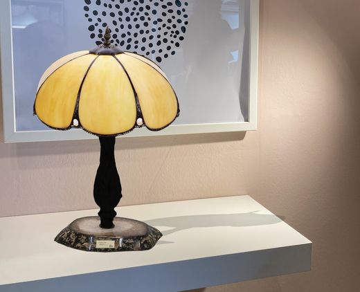 Medium table lamp Tiffany diameter 30cm Virginia Series with clear agate base of "Tiffan and light"