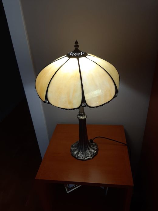 Tiffany medium table lamp diameter 30cm Virginia series of "Tiffan and light"