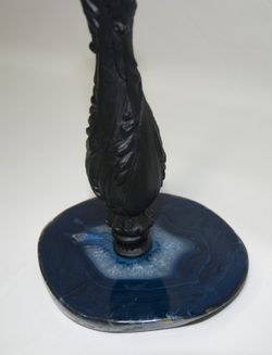 Candeeiro de mesa pequeno com base de ágata azul com abajur Tiffany diâmetro 20cm Série Queen de "Tiffan and light"