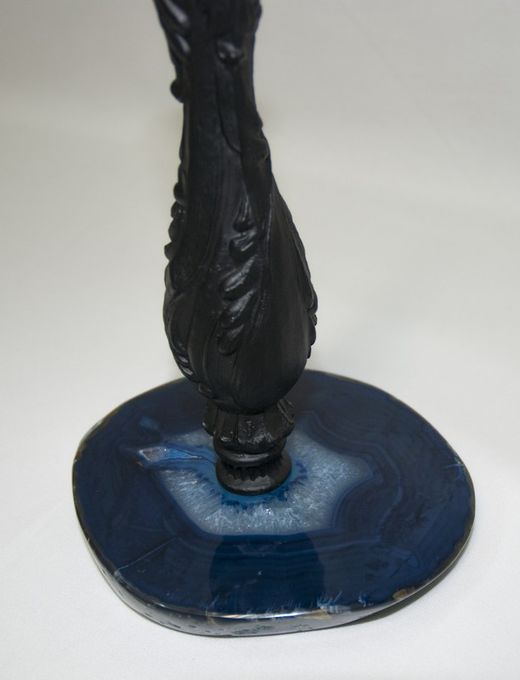 Candeeiro de mesa pequeno com base de ágata azul com abajur Tiffany diâmetro 20cm Série Queen de "Tiffan and light"