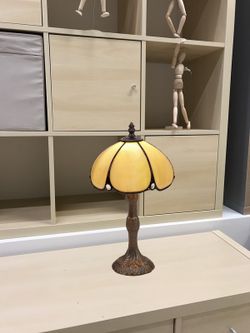 Kleinere Tiffany-Tischlampe, Durchmesser 20 cm, Virginia-Serie