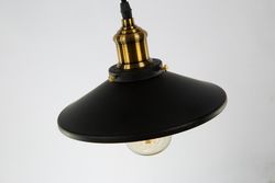 Go up and down with Ivintage black visor